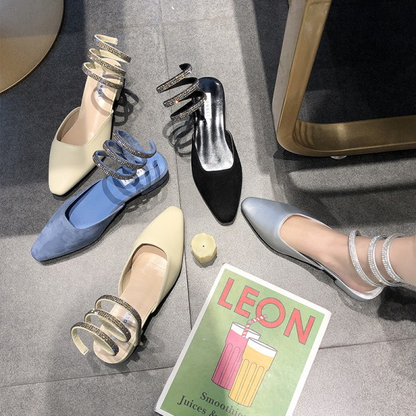 Jauns sieviešu čību modelis no eko zamšādas un siksniņa ar akmeņiem