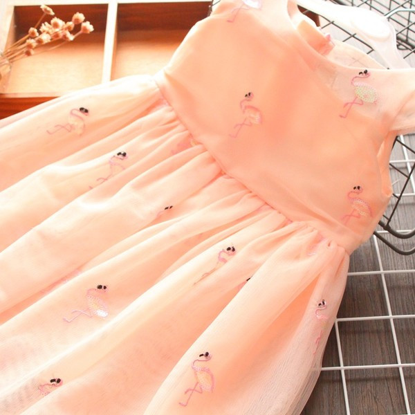 Moodne tikandi ja tülliga lastekleit tüdrukutele