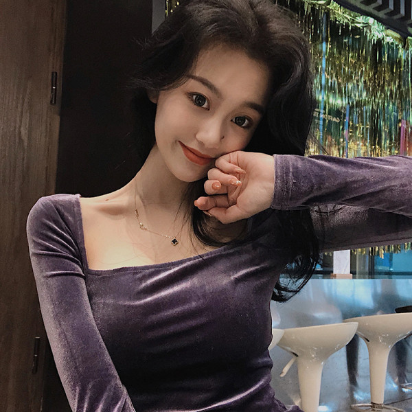 Samta sieviešu blūze ar kvadrātveida kakla izgriezumu