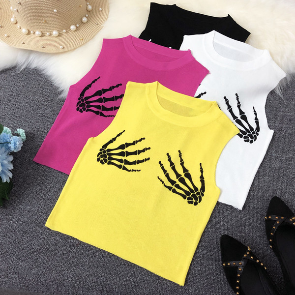 Maieu scurt de damă cu decolteu oval și aplicație