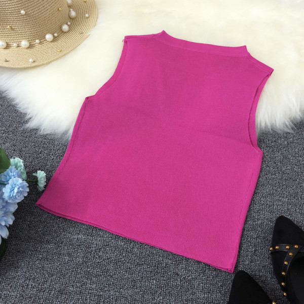 Maieu scurt de damă cu decolteu oval și aplicație