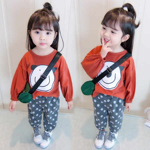 Naprakész gyermekkészlet lányoknak való alkalmazással