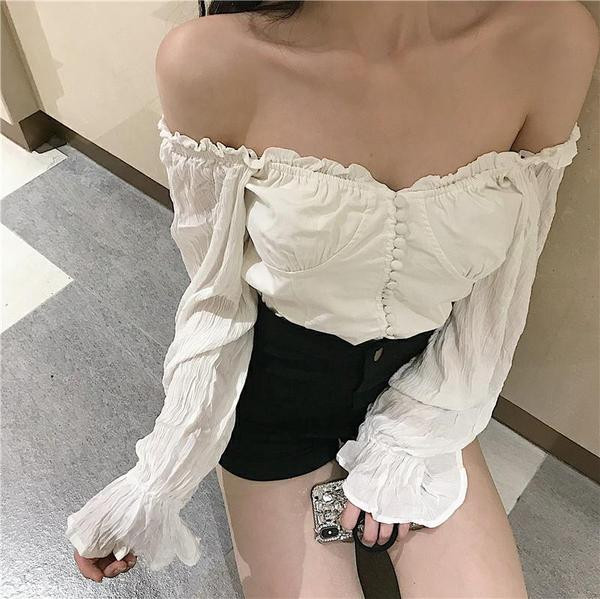 Fehér női ing ejtett ujjakkal, vékony pántokkal