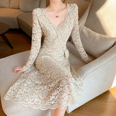 Női csipke ruha spitz nyakkivágással - közepes hosszúságú