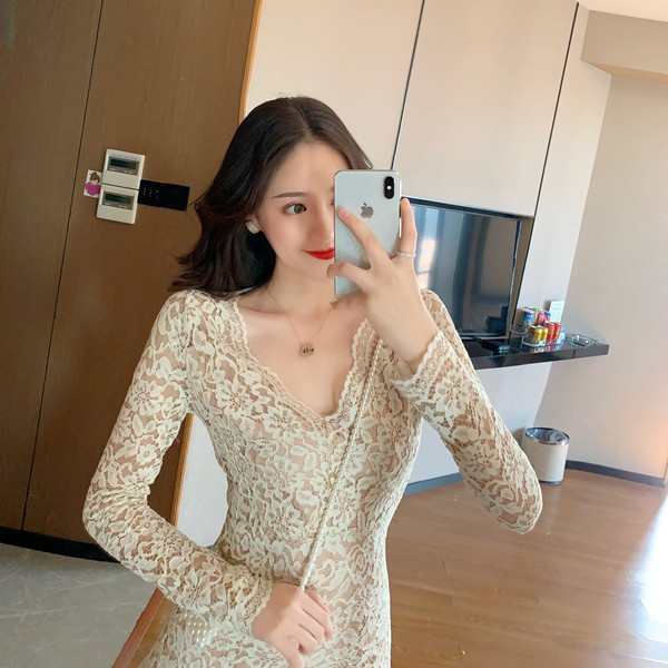 Női csipke ruha spitz nyakkivágással - közepes hosszúságú