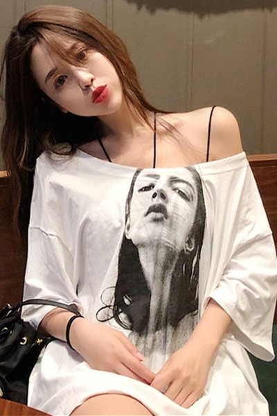 Naiste pikk lühikeste varrukate ja trükiga T-särk