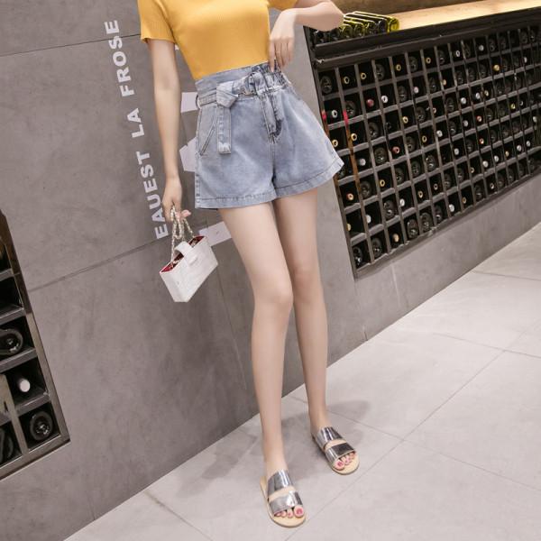 Jauna modeļa vasaras šorti ar jostiņu