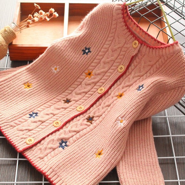 Šiuolaikinė vaikiška liemenė su siuvinėjimu ir ovalia iškirpte mergaitėms