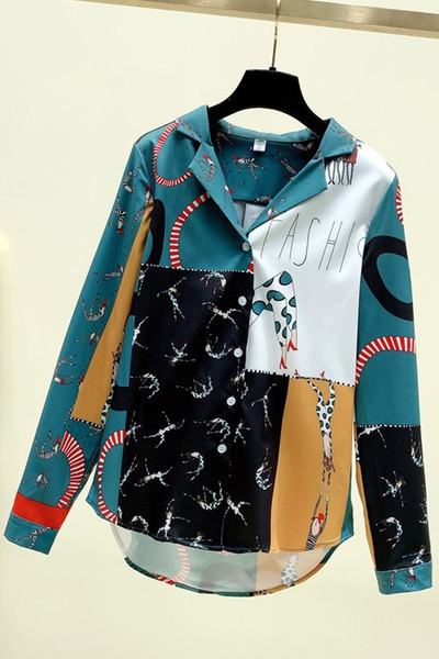 Moderns sieviešu krekls ar krāsainu rakstu, garām piedurknēm un klasisku apkakli