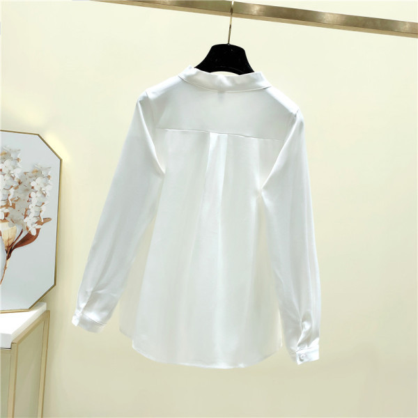 Cămașă albă elegantă, cu mâneci lungi și guler cu panglică