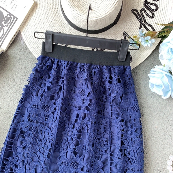 Stilīgs mežģīņu sieviešu svārku modelis ar augstu vidukli