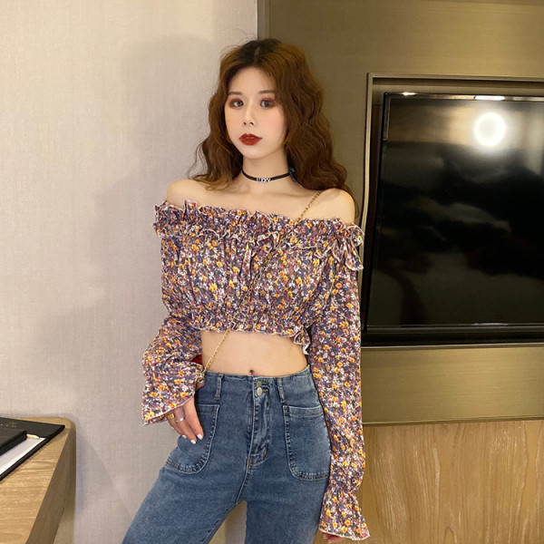 Rövid női blúz ejtett ujjal