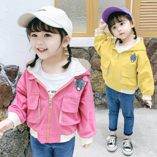 Modern gyerekkabát kapucnival és rátéttel - lányoknak