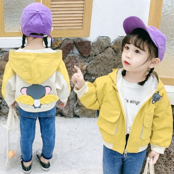 Modern gyerekkabát kapucnival és rátéttel - lányoknak