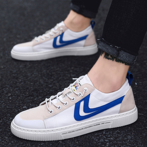 Model nou de adidași din material textil cu șireturi