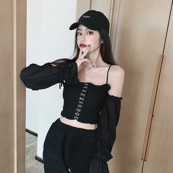 Cămașă neagră de damă cu mâneci căzute și bretele subțiri