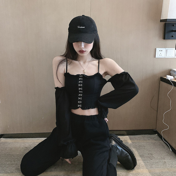 Cămașă neagră de damă cu mâneci căzute și bretele subțiri