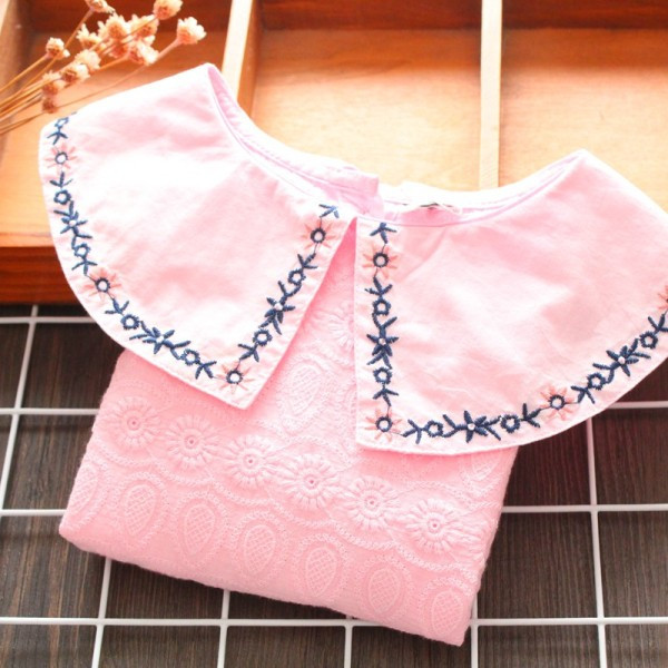 Új modell gyereking lányoknak hímzéssel és ovális nyakkivágással