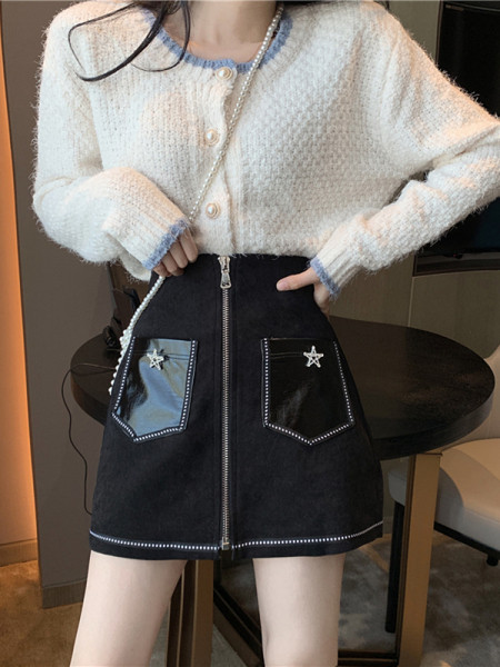 Fusta de dama neagra cu talie inalta, fermoar si elemente metalice