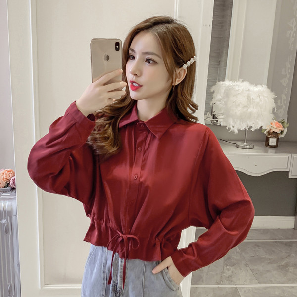 Cămașă modernă de damă cu guler și șireturi clasice