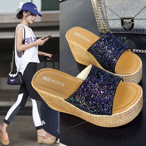 Női alkalmi papucs magas talppal és fényes hatással