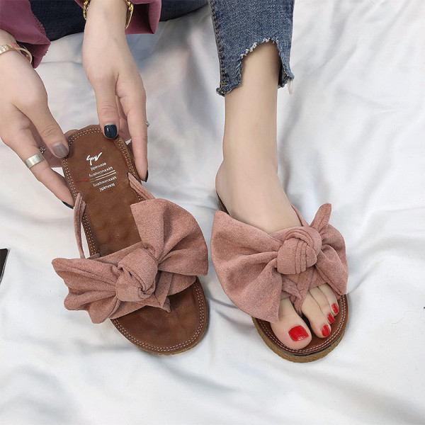 Įprastos moteriškos šlepetės su zomšiniu kaspinu