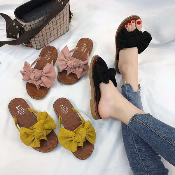 Įprastos moteriškos šlepetės su zomšiniu kaspinu