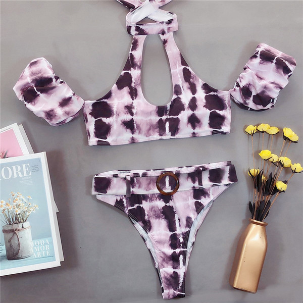 Costum de baie actual din două piese cu umerii goi și curea