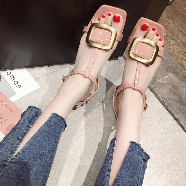 Ženske moderne sandale od sjajne umjetne kože s debelom petom