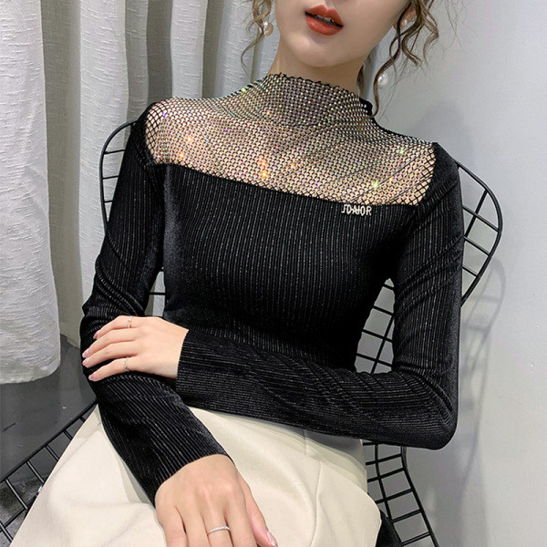 Stilīga sieviešu blūze ar izšuvumiem un akmentiņiem