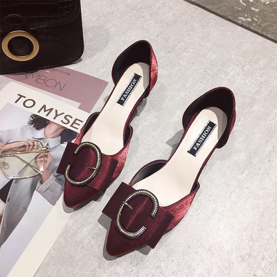 Mūsdienīgi sieviešu apavi no eko zamšādas un metāla sprādzes