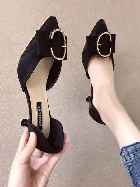 Mūsdienīgi sieviešu apavi no eko zamšādas un metāla sprādzes