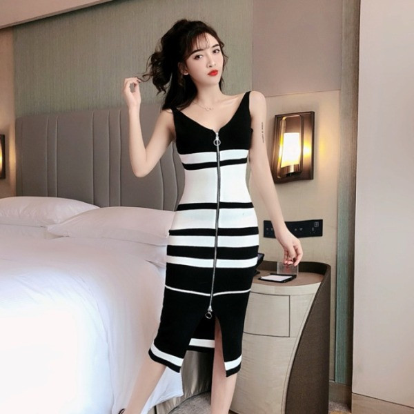 Testhezálló csíkos ruha vékony kötött cipzárral