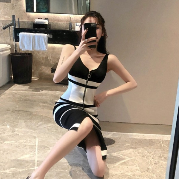 Testhezálló csíkos ruha vékony kötött cipzárral