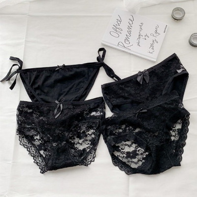 Rinkinyje 4 vnt. nėriniuotas bikinis