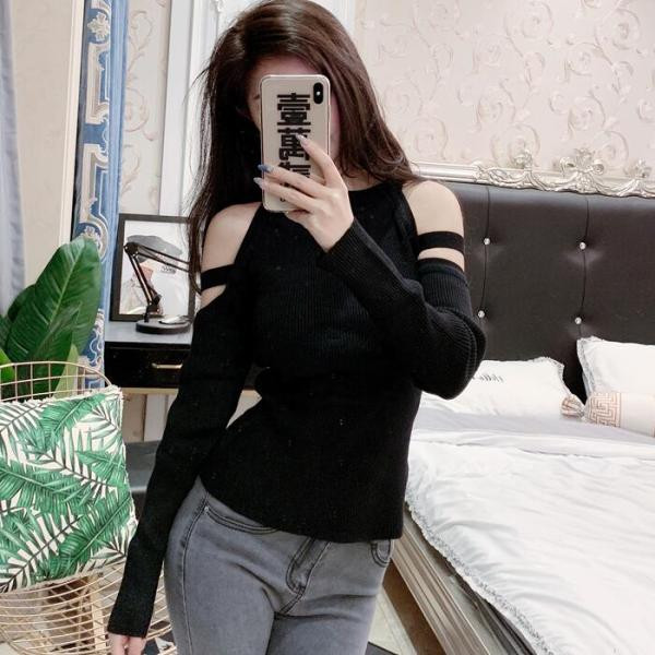 Jauna modeļa pieguloša sieviešu blūze ar atkailinātiem pleciem