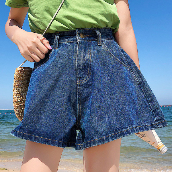 Model larg de pantaloni scurti de dama cu talie inalta