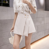 Asimetriski sieviešu svārki-bikses ar pogām