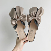 Moteriškos laisvalaikio šlepetės su kaspinu ir lygiu padu