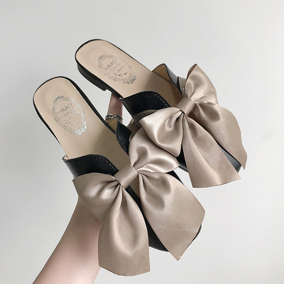 Moteriškos laisvalaikio šlepetės su kaspinu ir lygiu padu