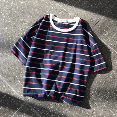 Triibuline meeste T-särk ovaalse kaelusega ja lühikeste varrukatega