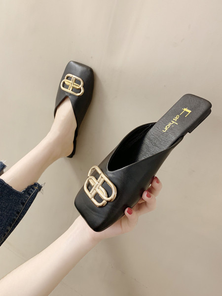 Sieviešu eko zamšādas čības ar metāla elementu