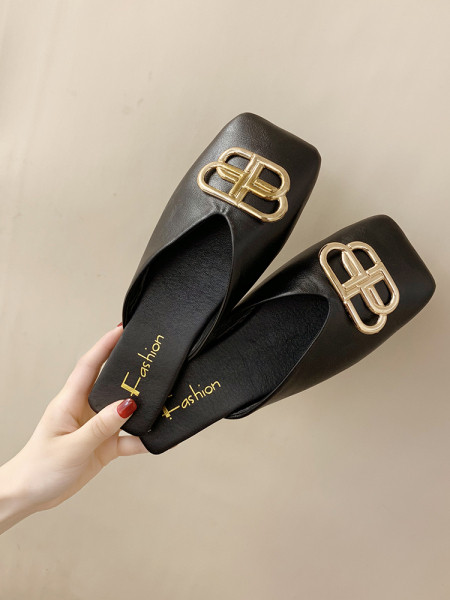 Sieviešu eko zamšādas čības ar metāla elementu