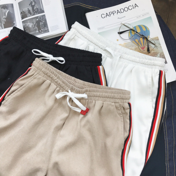 Ikdienas vīriešu šorti ar krāsainām apmalītēm un elastīgu jostasvietu