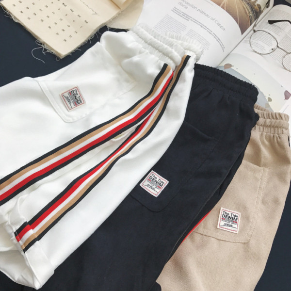 Ikdienas vīriešu šorti ar krāsainām apmalītēm un elastīgu jostasvietu