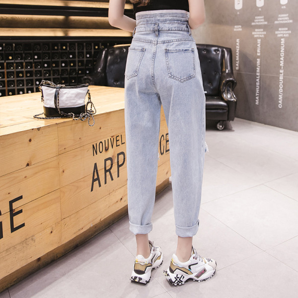 Platūs moteriški džinsai aukštu juosmeniu ir raišteliais