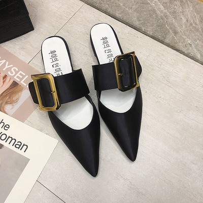 Modernas sieviešu čības ar sprādzi - smails modelis