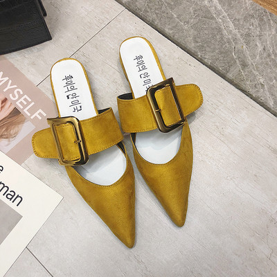 Modernas sieviešu čības ar sprādzi - smails modelis