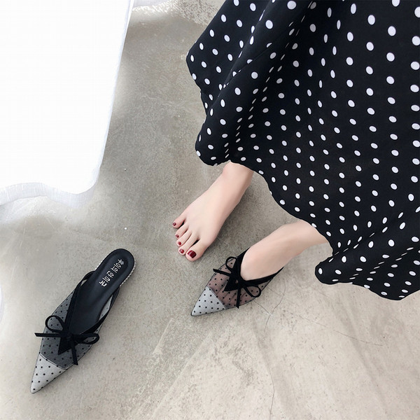 Špic model ženskih papuča s mrežicom i trakom u crnoj boji