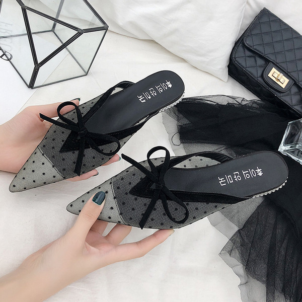 Špic model ženskih papuča s mrežicom i trakom u crnoj boji